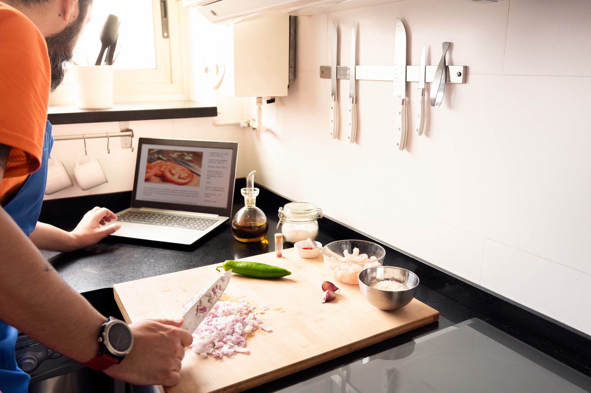Interno laboratorio con attrezzature di alta gamma